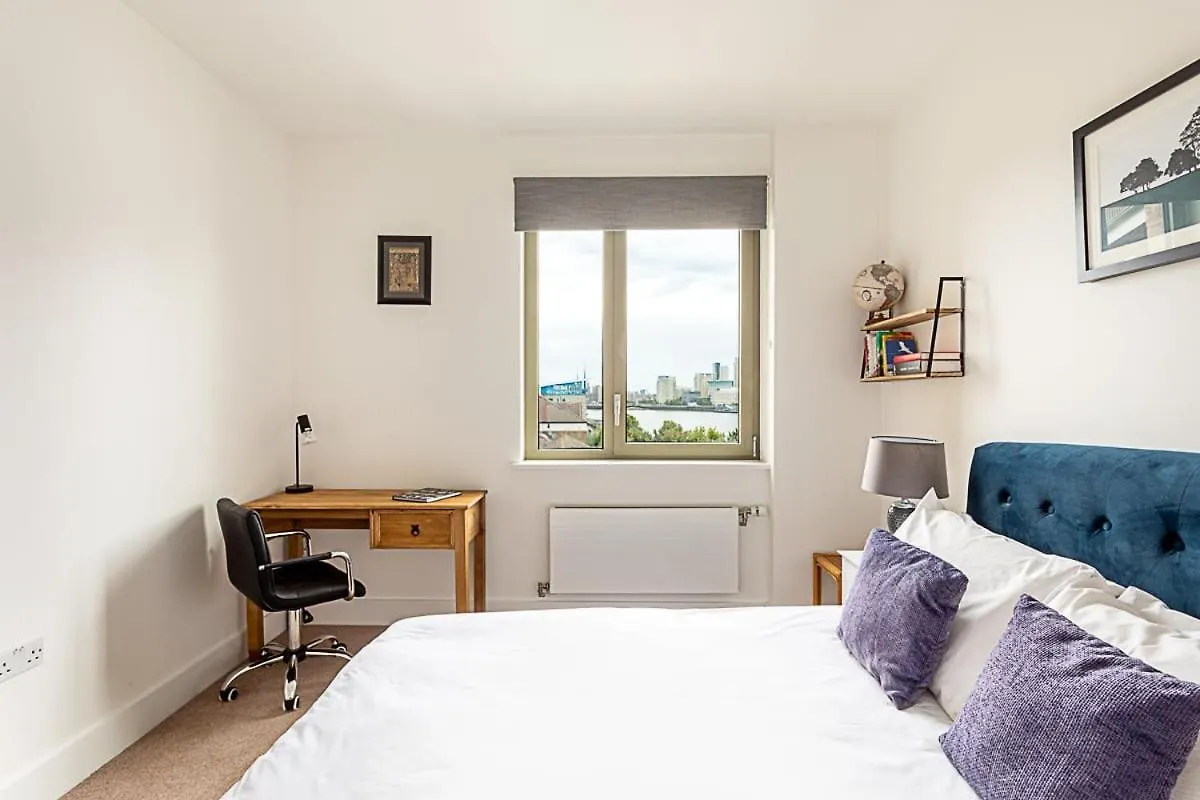 Stunning Surrey Quays Flat Apartment London