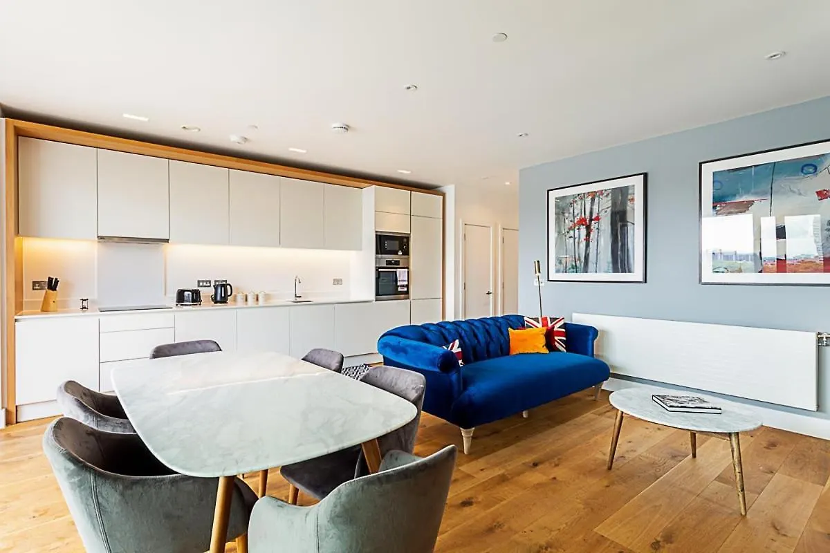 Stunning Surrey Quays Flat Apartment London