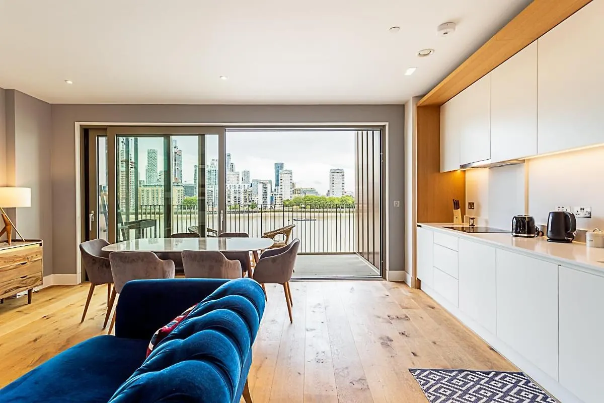 Stunning Surrey Quays Flat Apartment London