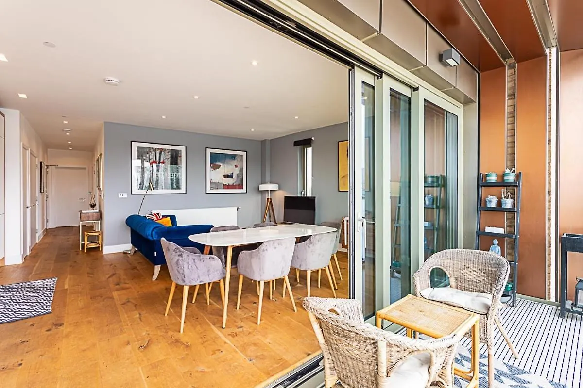 Stunning Surrey Quays Flat Apartment London