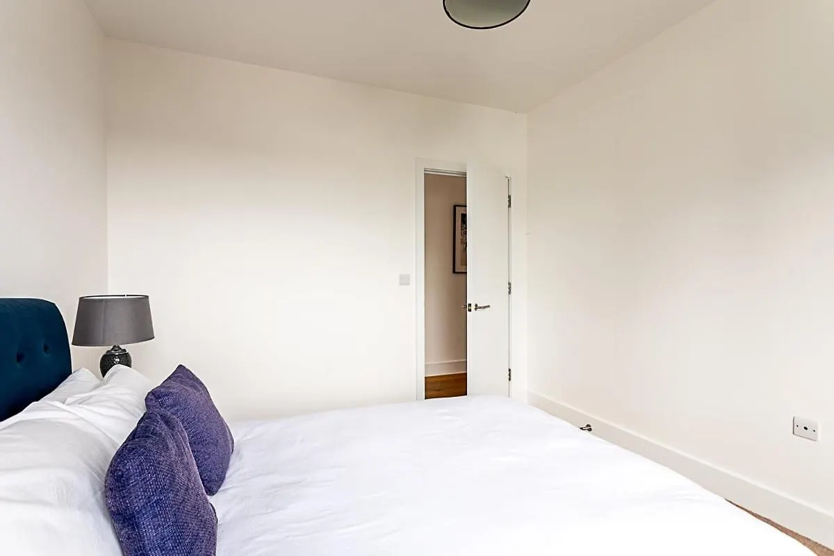 Stunning Surrey Quays Flat Apartment London 0*,