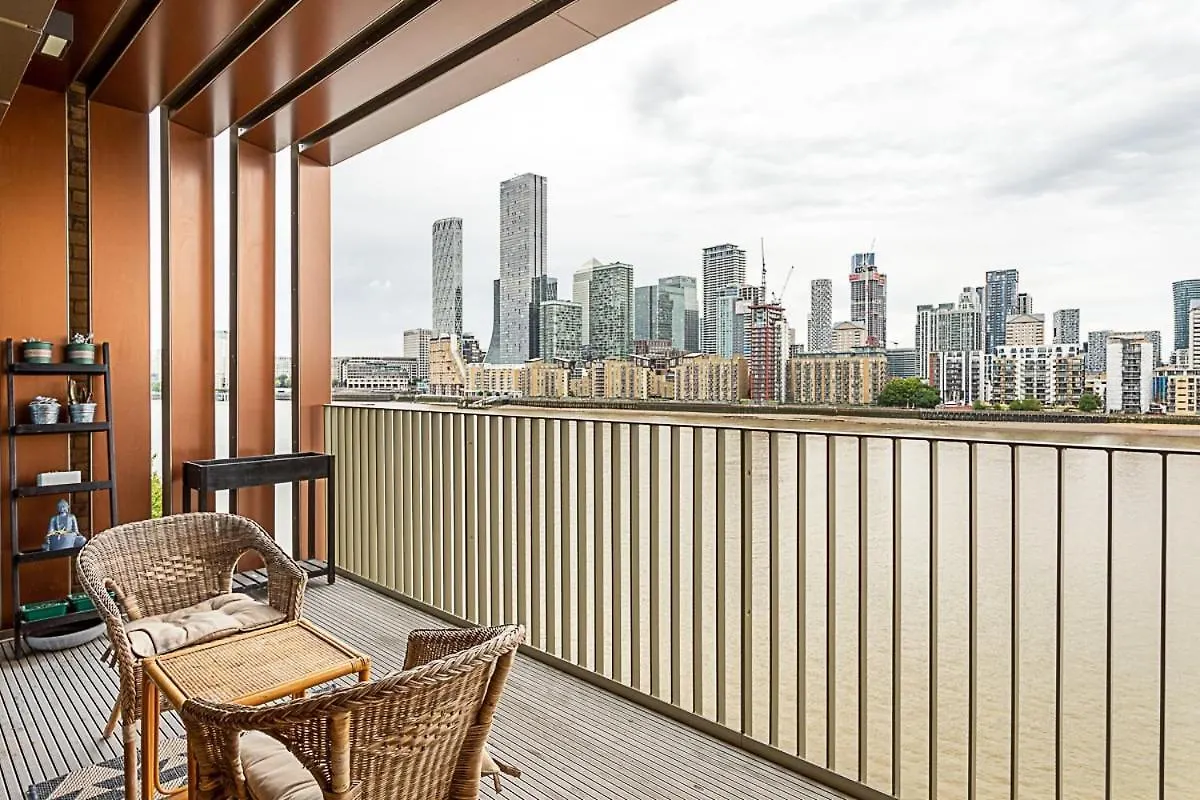 Stunning Surrey Quays Flat Apartment London