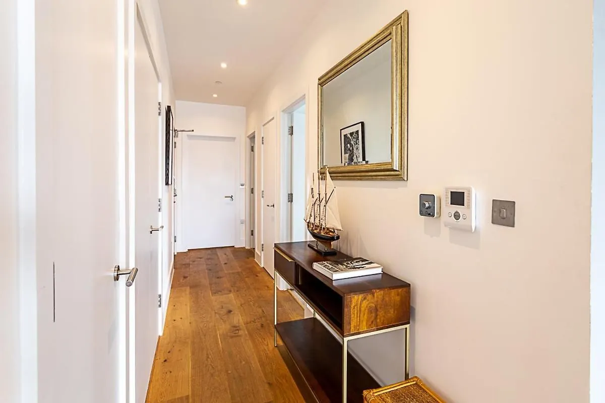 Stunning Surrey Quays Flat Apartment London