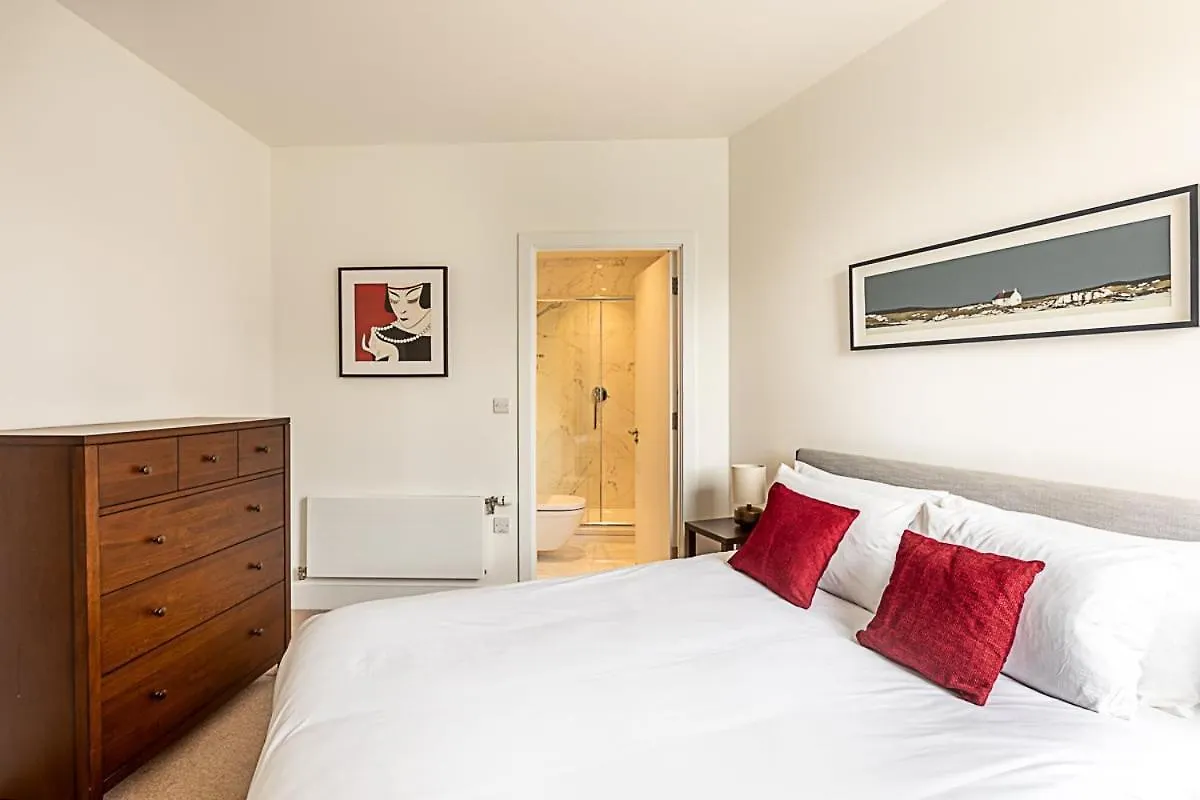 Stunning Surrey Quays Flat Apartment London