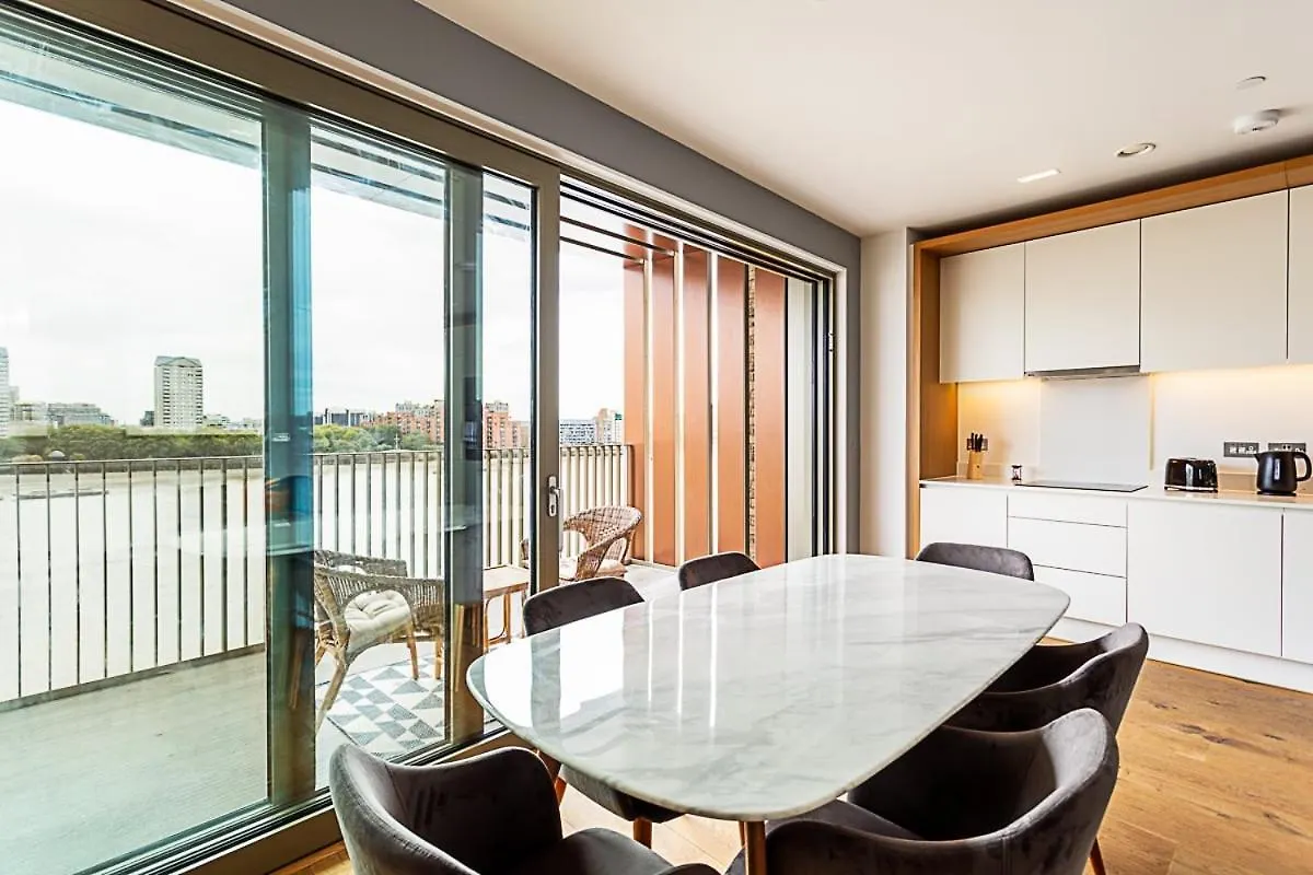 Stunning Surrey Quays Flat Apartment London